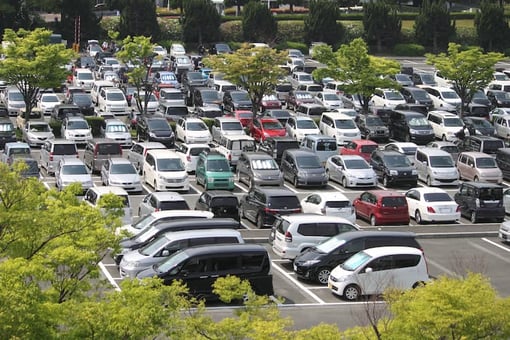 Detecting-a-specific-vehicle-in-a-parking-lot