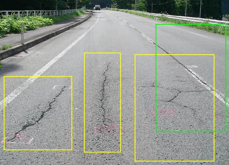 映像解析AIを活用した道路の定期点検