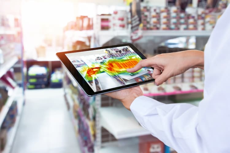 AIカメラからタブレットで店舗の最適化検討