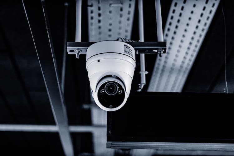 最新の監視カメラとは、AI活用で防犯とマーケティングをDX！